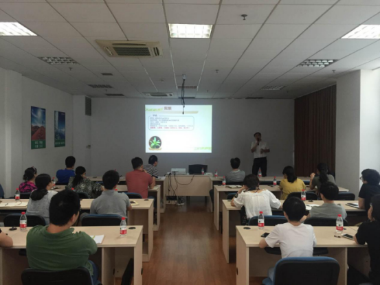 保險(xiǎn)專(zhuān)家為業(yè)務(wù)員作&ldquo;出口信用險(xiǎn)業(yè)務(wù)&rdquo;培訓(xùn)