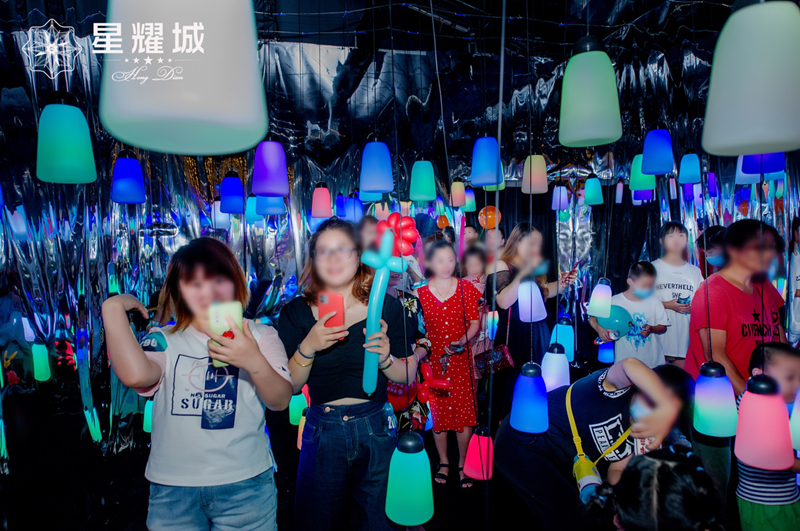 東陽(yáng)明都&middot;星耀城舉辦&ldquo;光影迷城&middot;星空萬象&rdquo;活動(dòng)