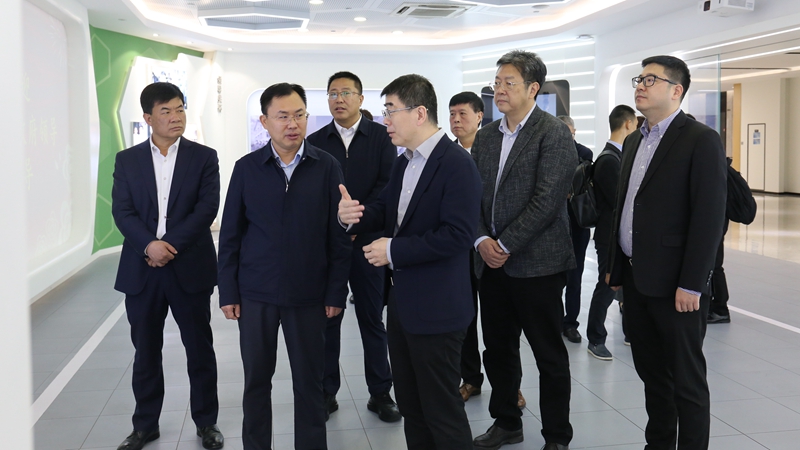 蘭州市委常委、副市長胡俊鋒到訪明日控股