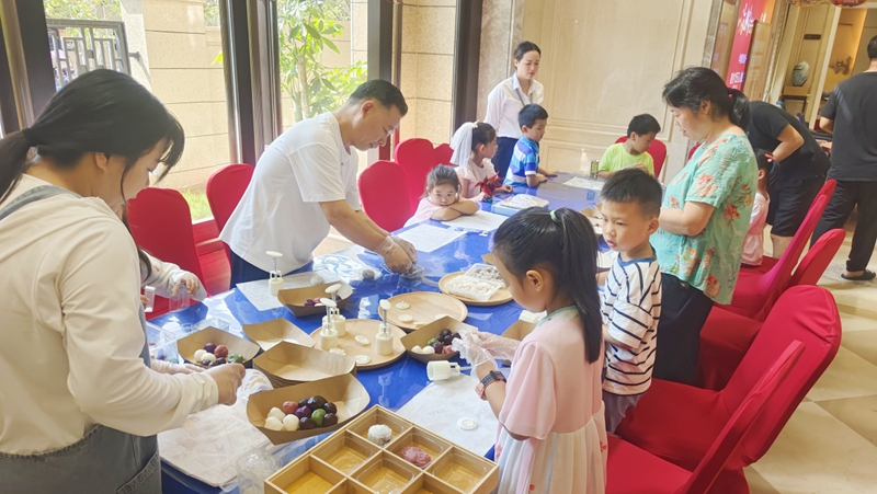 華都股份各房產(chǎn)項(xiàng)目開展&ldquo;雙節(jié)&rdquo;系列暖場(chǎng)活動(dòng)